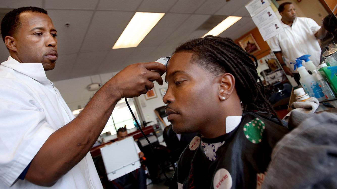 Neto's Tucson: Dunbar barber school teaches more than cutting hair